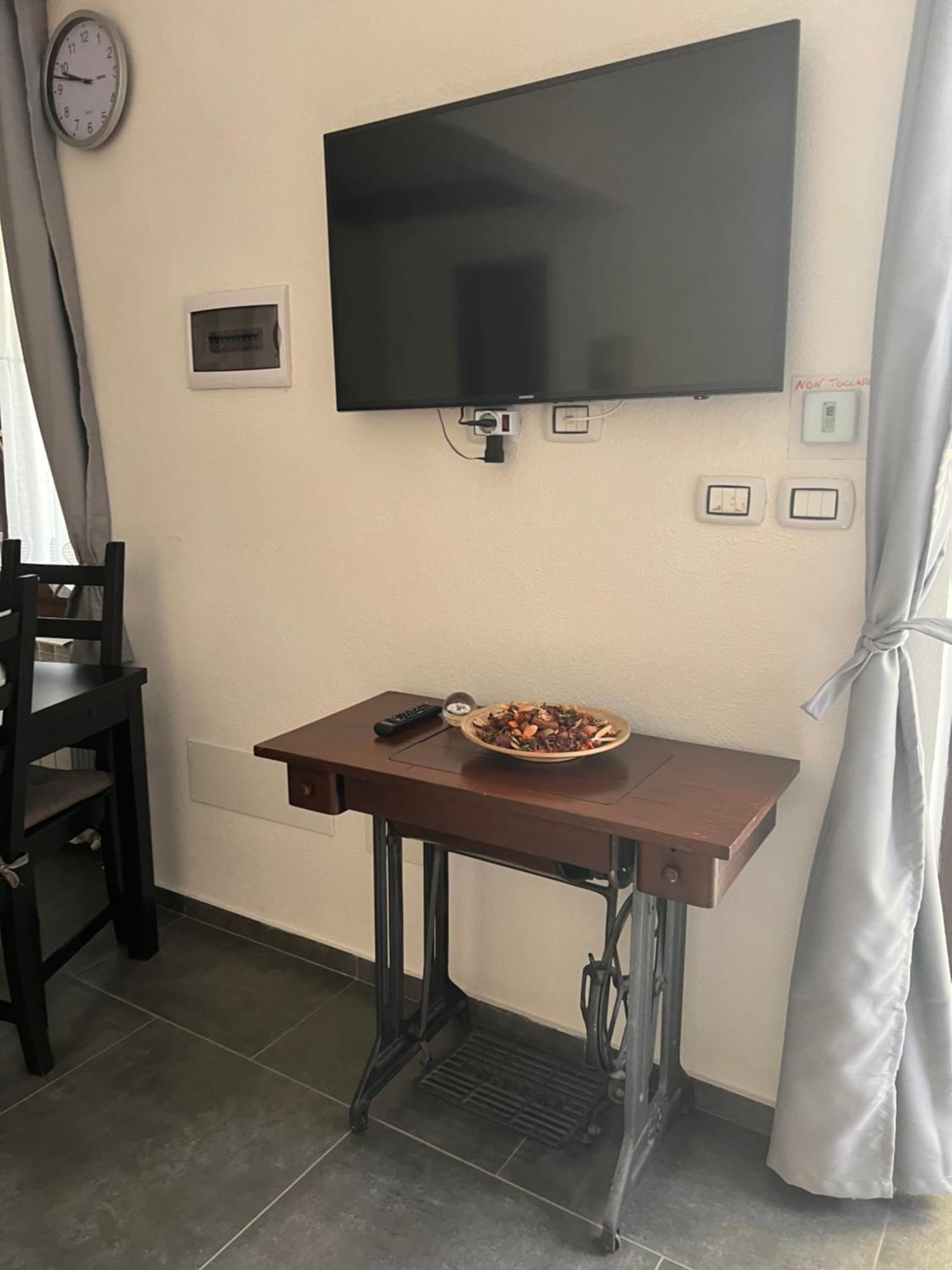 Free ParkingAppartamento Angolo Di Relax!!! Риволи Екстериор снимка